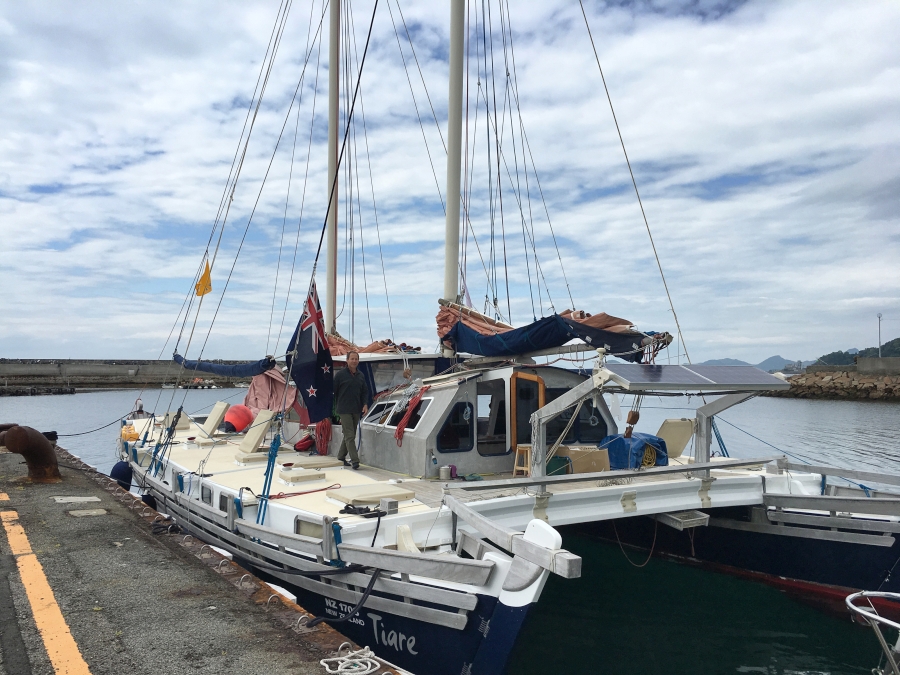 The catamaran sleeps accommodates many guests